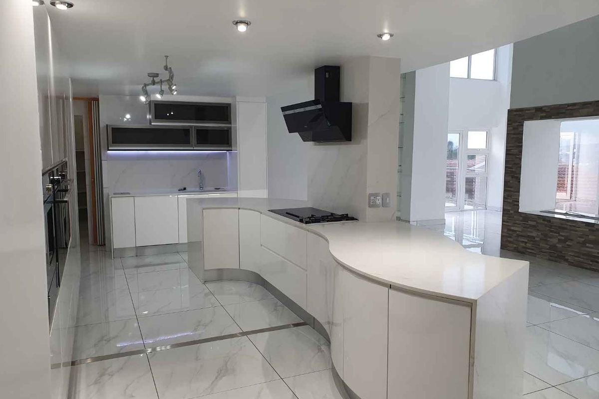 Hollywood Home in Bassonia - Photo 2