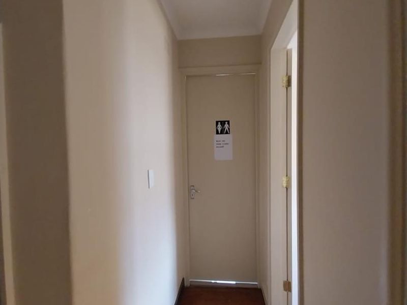 Office to Let - Photo 4