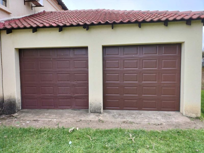 15716m2 plot with borehole - Photo 2