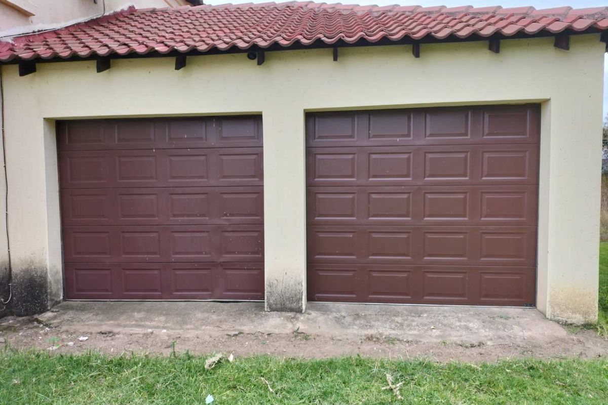 15716m2 plot with borehole - Photo 2
