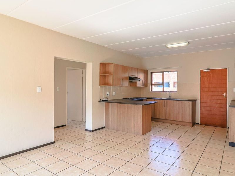 2 BEDROOM 2 BATHROOM APARTMENT WITH LOW LEVIES. - Photo 7