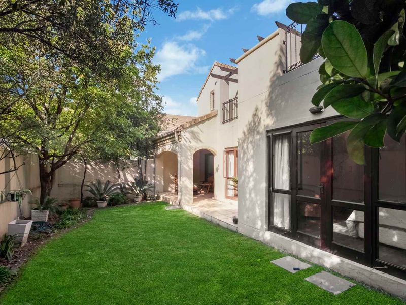 FABULOUS CORNER DUPLEX UNIT IN A SOUGHT-AFTER LIFESTYLE ESTATE, BOASTING LOADS OF NATURAL LIGHT - Photo 8