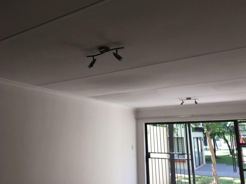 Lovely bachelor unit in Oukraal Estate - Photo 8