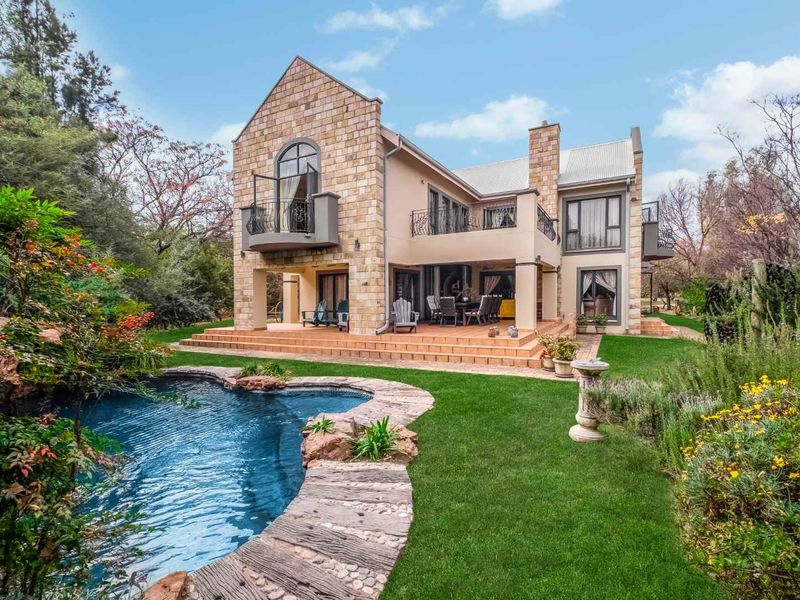 PERFECTLY PRIVATE ENTERTAINER HOME, OOZING WITH CHARACTER AND CHARM WITH A GORGEOUS BREATH-TAKING VIEW - Photo 1