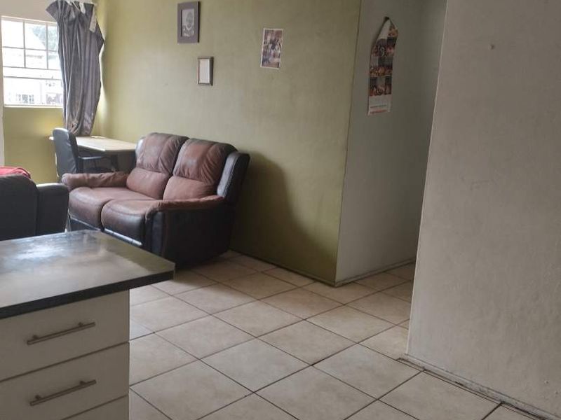 THREE BEDROOM TOWNHOUSE FOR SALE IN RAVENSWOOD - Photo 7