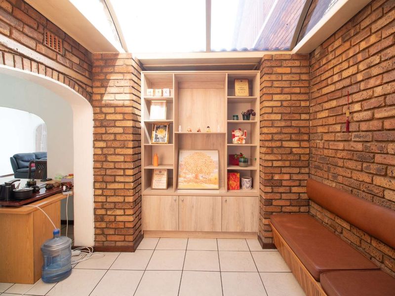 Spacious 3-Bedroom Townhouse in Secure Boomed Area - Must See! - Photo 8