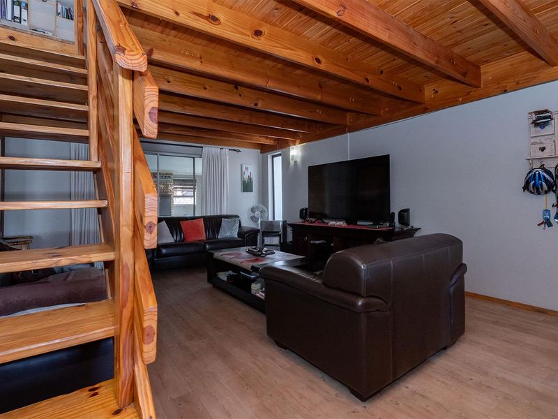 Stunning 3 bedroom 2 bathroom family home for sale in Pomona - Photo 8