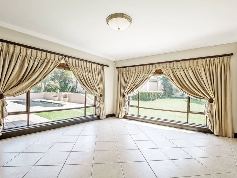 PERFECT HOME FOR ENTERTAINING - Photo 3