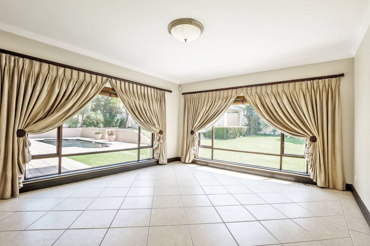 PERFECT HOME FOR ENTERTAINING - Photo 3