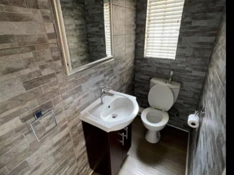 Beautifully Renovated & Well-Maintained 2-Bedroom Duplex with Private Pool, Patio & Built-In Braai - Photo 5