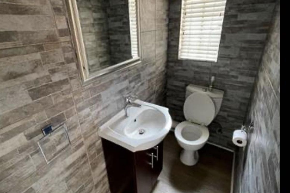 Beautifully Renovated & Well-Maintained 2-Bedroom Duplex with Private Pool, Patio & Built-In Braai - Photo 5