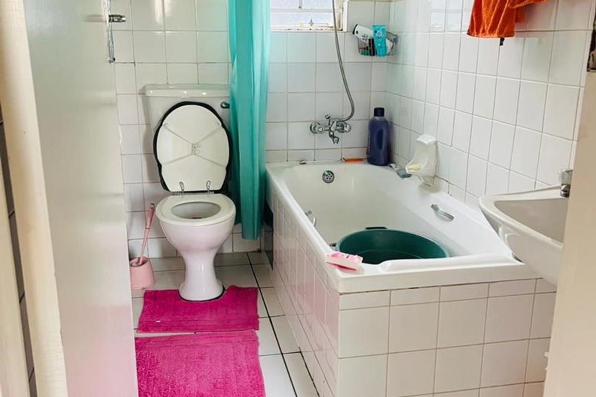 TWO BEDROOM APARTMENT IN NEWLANDS,PRETORIA  : IMMEDIATELY - Photo 3