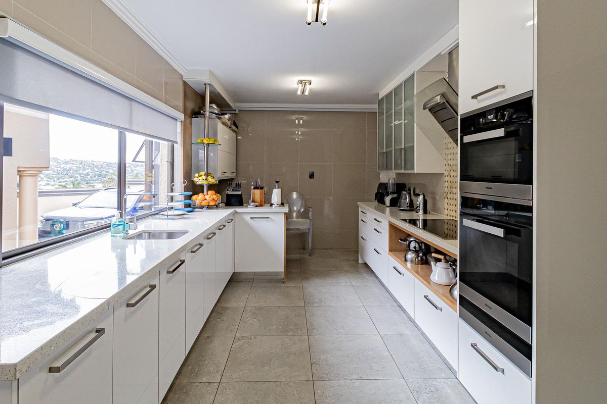 Luxurious Fully Furnished 4-Bedroom Double-Storey Home with Breathtaking Views in Roodekrans. - Photo 2