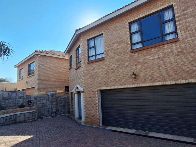 Spectacular 5 Bedroom Jewel in South Crest - Photo 3