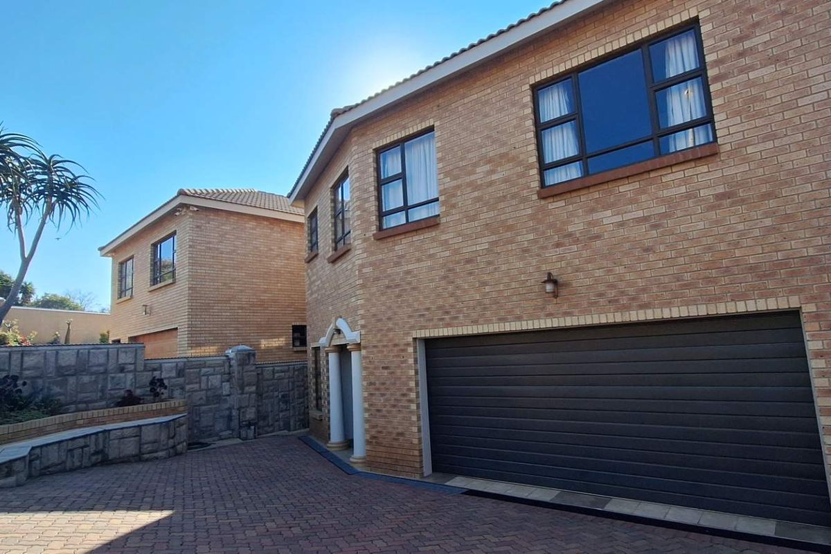 Spectacular 5 Bedroom Jewel in South Crest - Photo 3