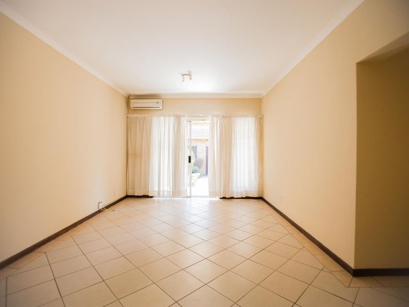 3 Bedroom Simplex with Private Garden - Photo 2
