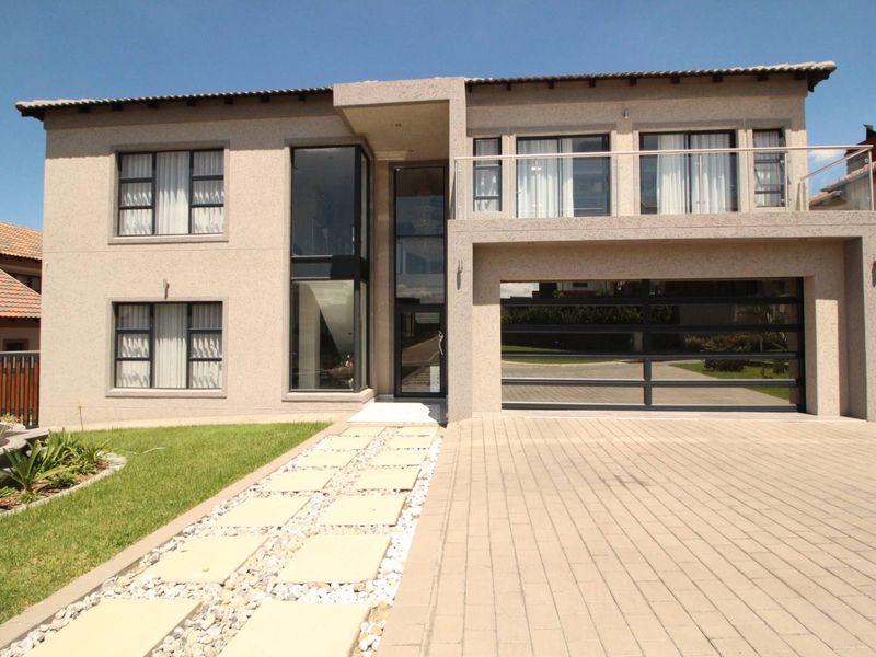 4 Bedroom Modern Home with Exceptional Finishes for sale in Blue Valley Golf Estate - Photo 2