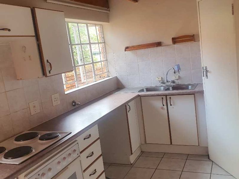 URGENT SALE !!! PRICE REDUCED TO R850.000 !!! UP FOR GRABS!!!.. HOPE YOU'RE NOT TOO LATE TO GRAB IT FOR YOURSELF!!!!... - Photo 8