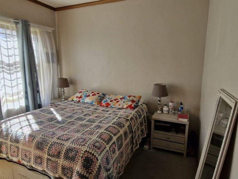 Modern 2 Bedroom Townhouse in Popular Langenhovenpark - Photo 5