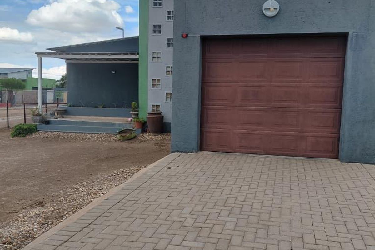 FREESTANDING 3-BEDROOM HOME | TENANT IN PLACE | STRONG VALUE - Photo 5