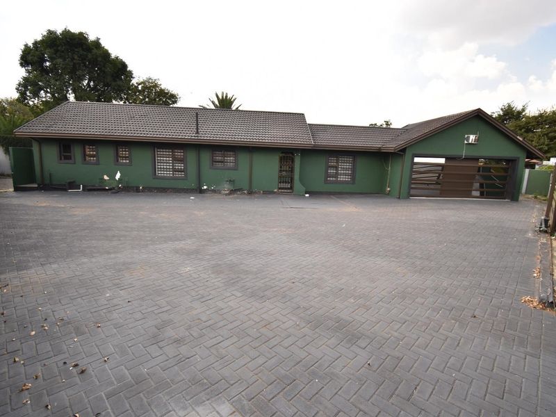 Charming 3-Bedroom Home with Flatlet in Crystal Park - Photo 1