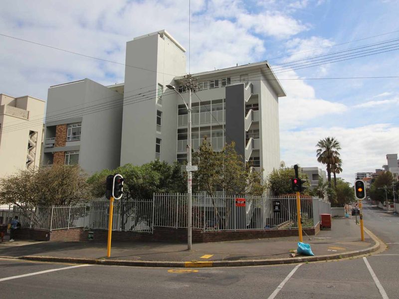 0.5 Bedroom Apartment - Sea Point - Photo 1