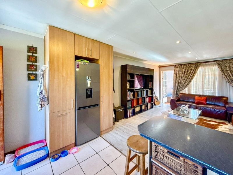 Spacious, Stylish & Secure | 3 Bed Apartment in Elarduspark - Photo 8