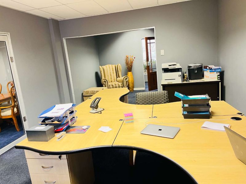 Commercial Propery/Office for Rental in Honeydew - Roodepoort. - Photo 5