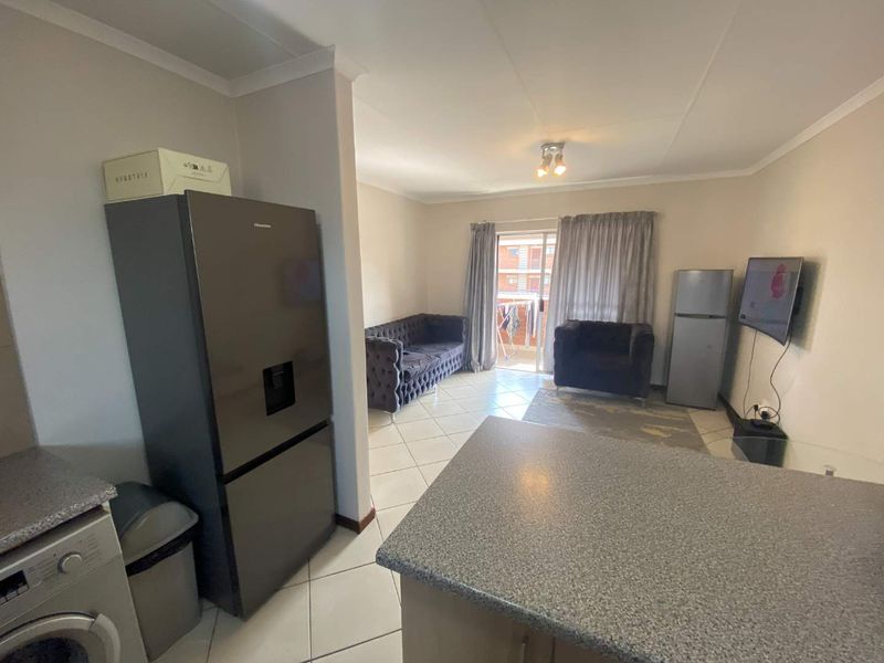 Charming 2-Bedroom Apartment in a Secure Complex - Photo 8