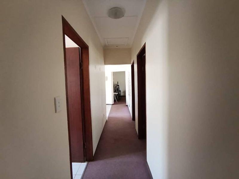 Beautiful home with Flatlet - Photo 4