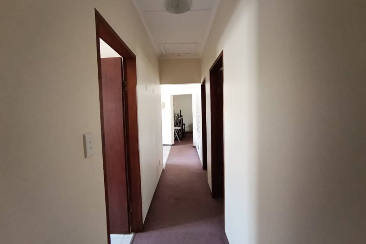 Beautiful home with Flatlet - Photo 4