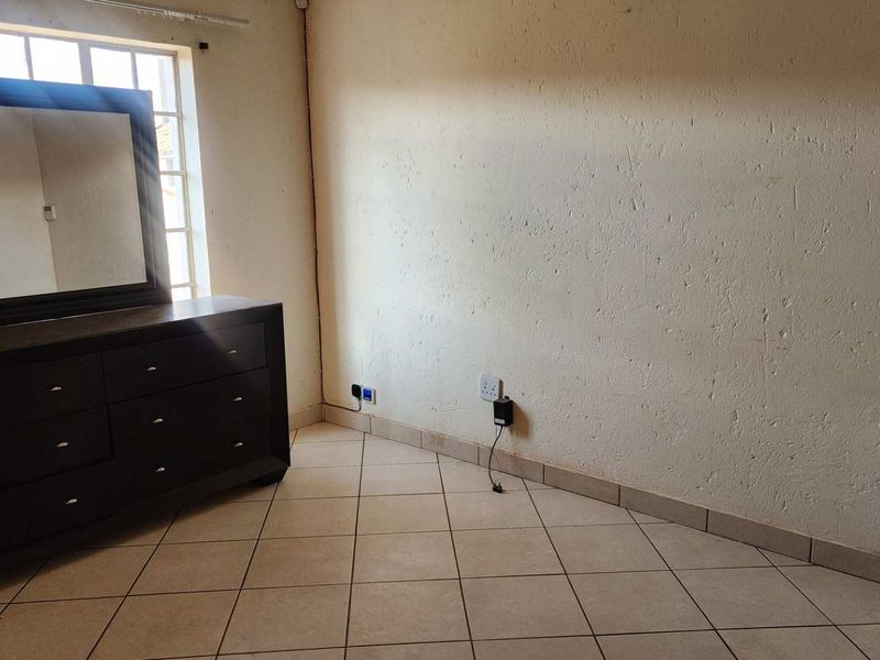 Home Sweet Home in Waterval East - Photo 8