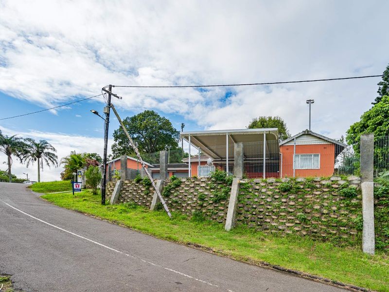 Don't miss out on this spacious, freestanding family home! - Photo 2