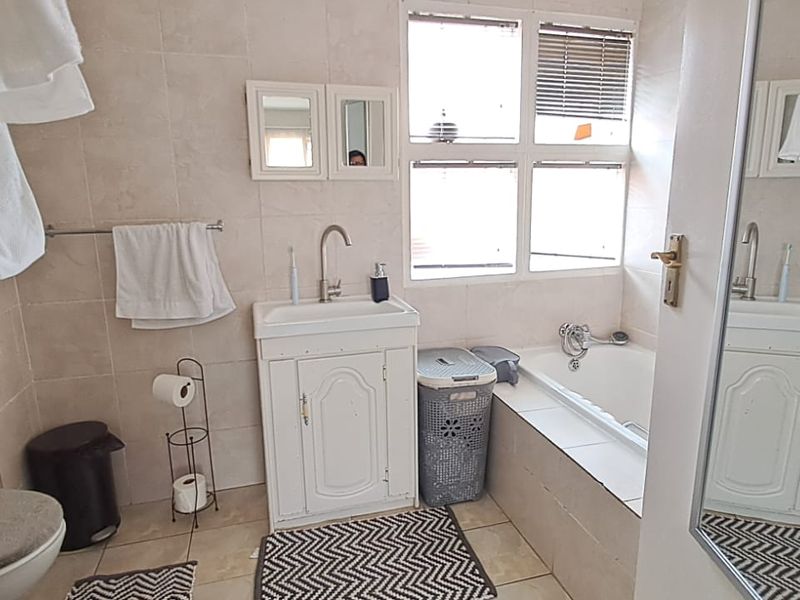 Ground Floor One-Bedroom Townhouse in Mondeor - Photo 10