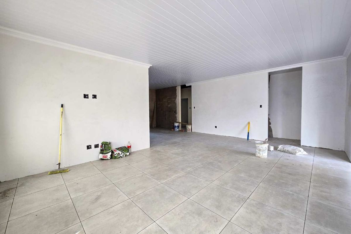 A prime, newly built home designed to satisfy the most discerning buyer. - Photo 5