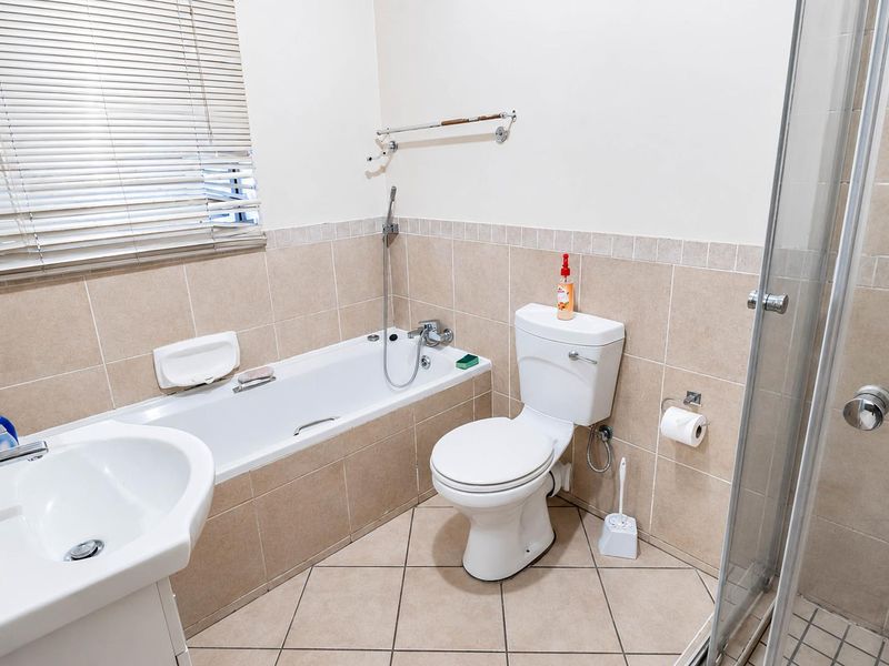 Ground floor 3 Bedroom 1 bathroom home - Photo 10