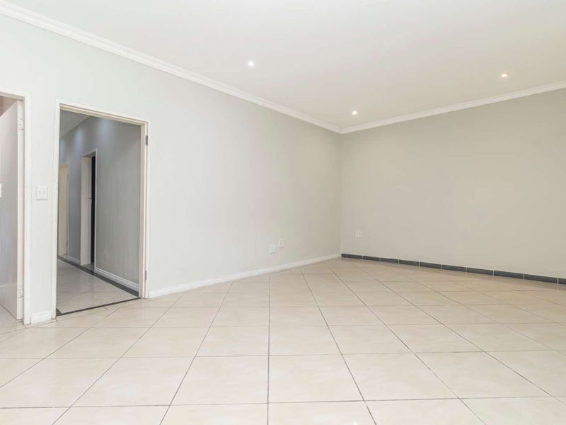 Large Property to Let in Blairgowrie - Photo 9