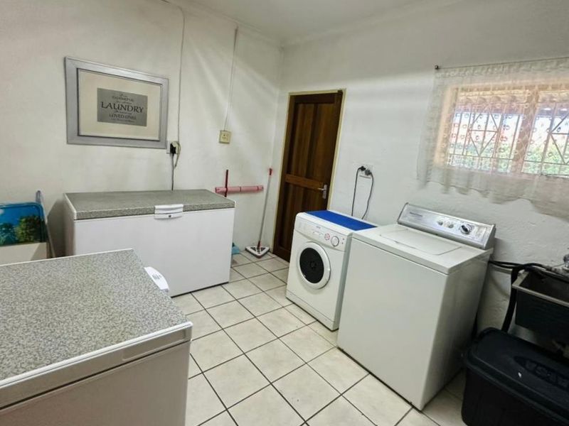 IMMACULATE FAMILY HOME ON 2039sqm STAND. - Photo 9