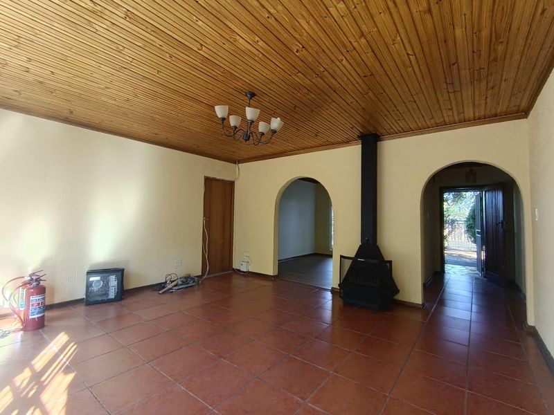 Spacious 5-Bedroom Home with Pool and Versatile Living Options - Photo 7