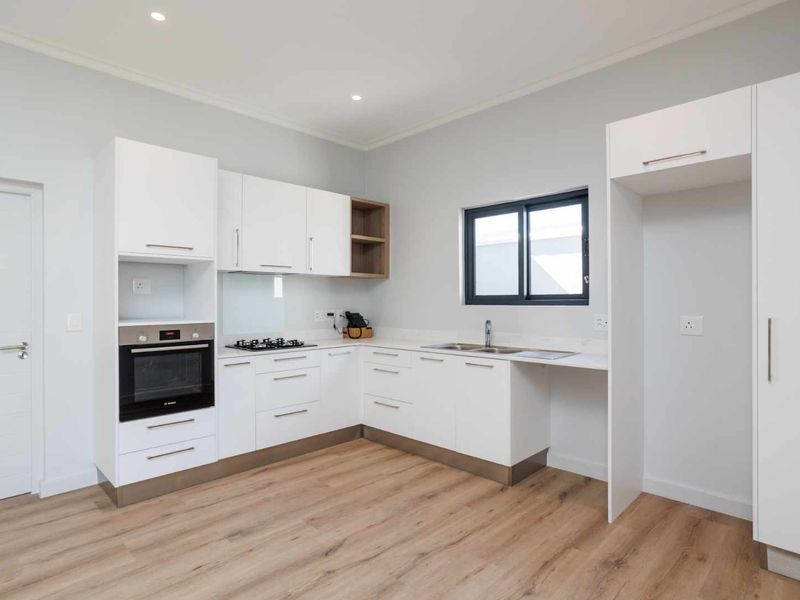 Sophisticated Two-Bedroom Home in Val de Vie Evergreen - Photo 5