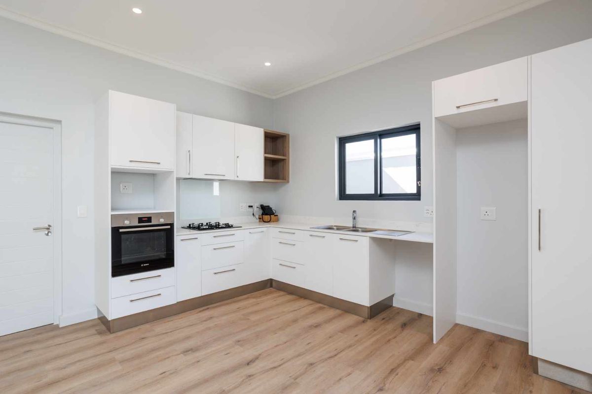 Sophisticated Two-Bedroom Home in Val de Vie Evergreen - Photo 5