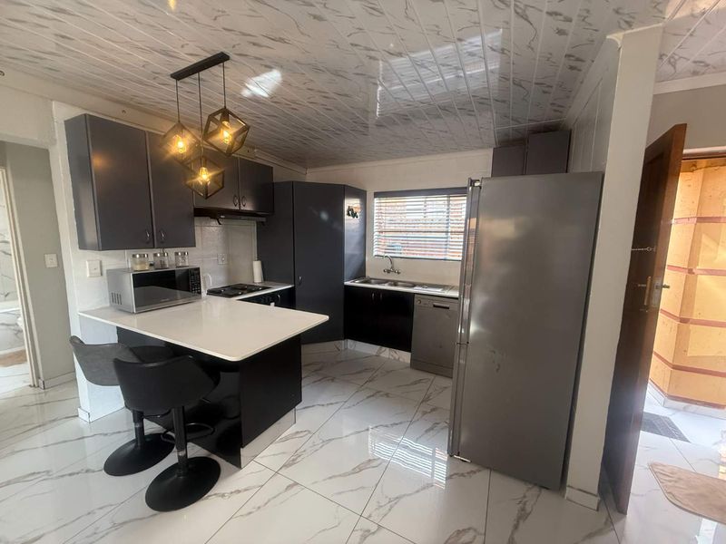 Elevated Living in the Heart of Glen Marais - Photo 10