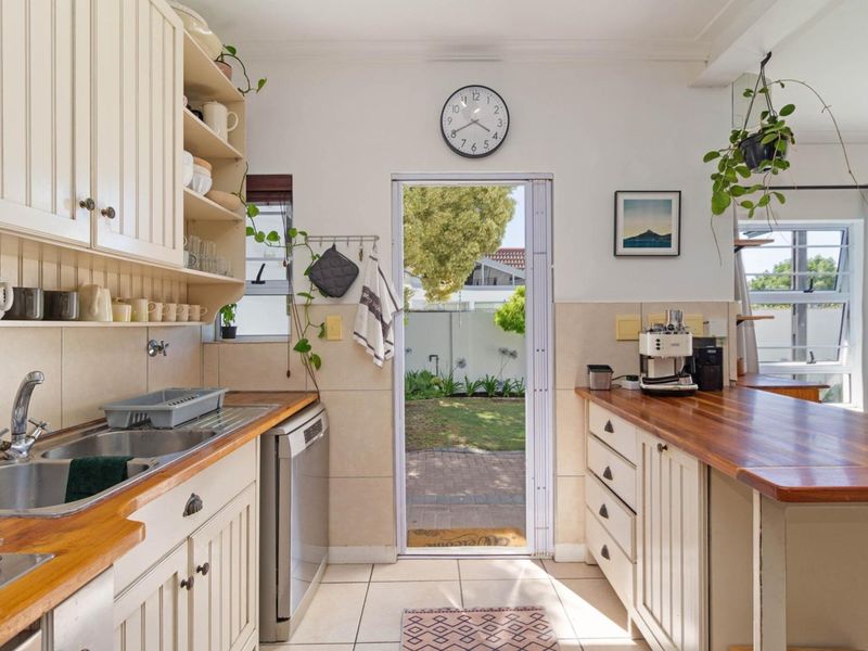 4 Bedroom Home in Arena North, Royal Ascot Estate - Photo 4