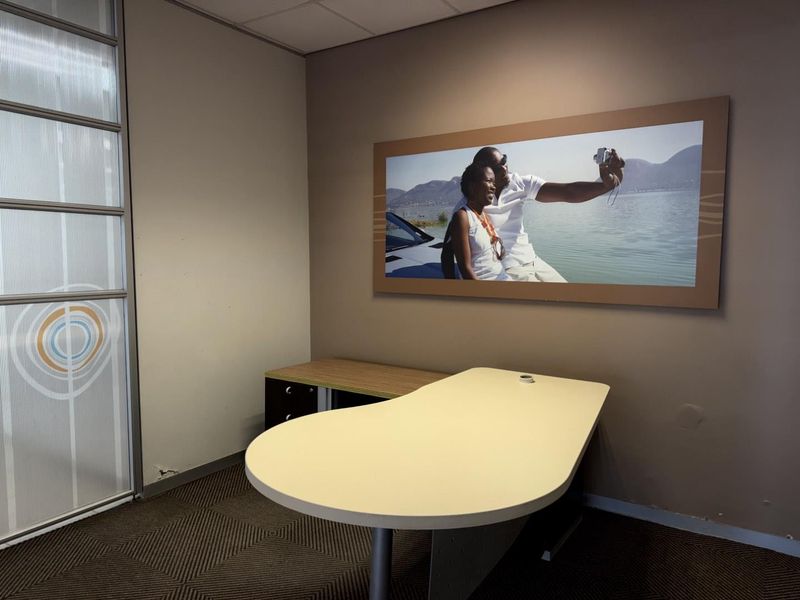 A Premium Retail Space - Photo 5