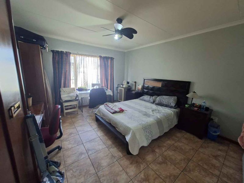 Dual Living, Double the Charm! 🏡 - Photo 4