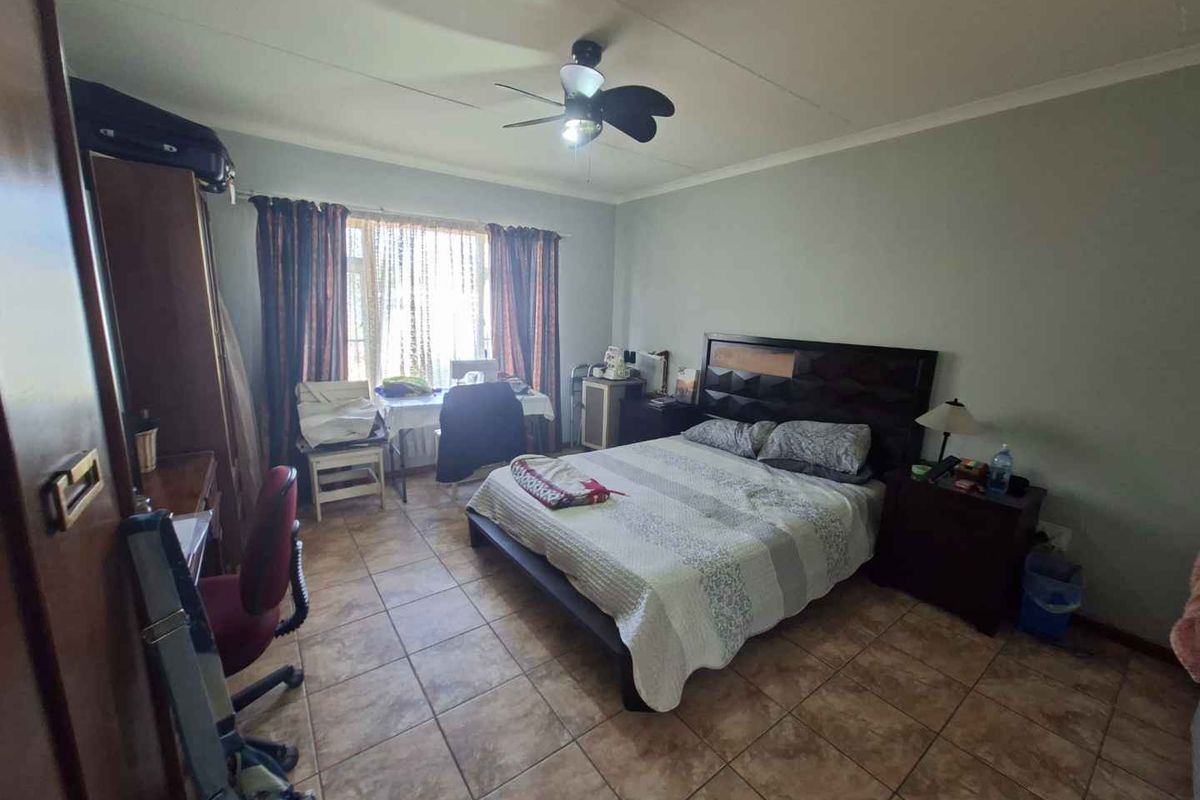 Dual Living, Double the Charm! 🏡 - Photo 4