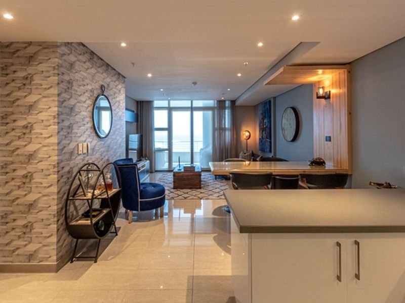 Where Luxury and Convenience Converge - Photo 3