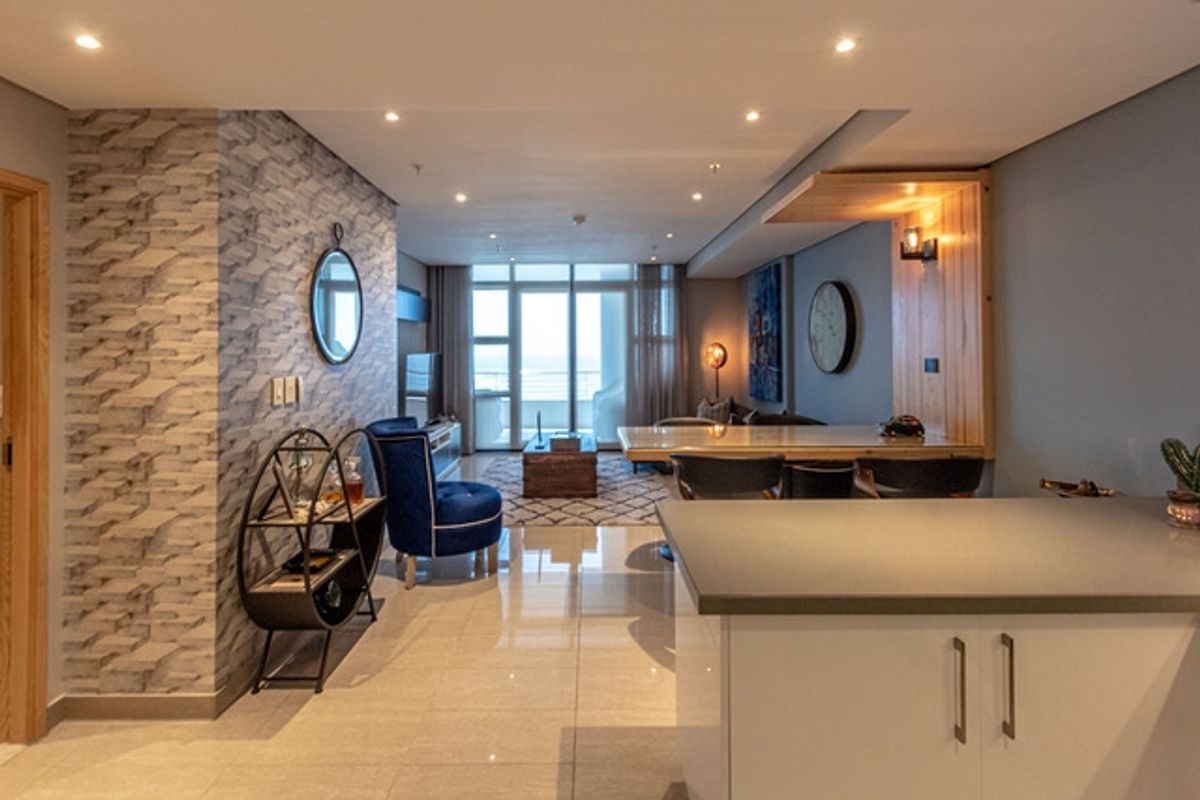 Where Luxury and Convenience Converge - Photo 3