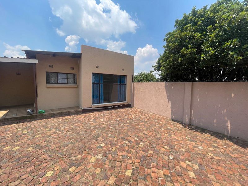 Spacious 2 Bedroom Garden Cottage - Homestead - Photo 2