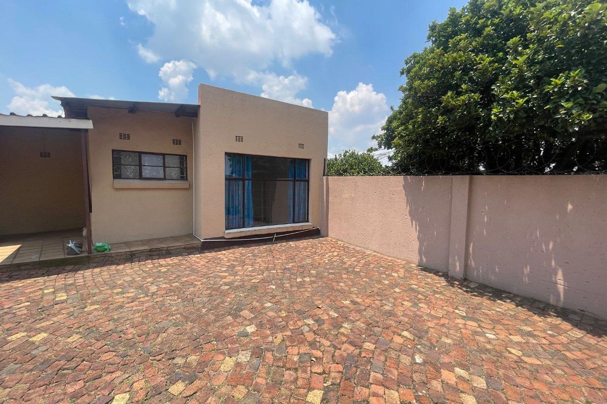 Spacious 2 Bedroom Garden Cottage - Homestead - Photo 2